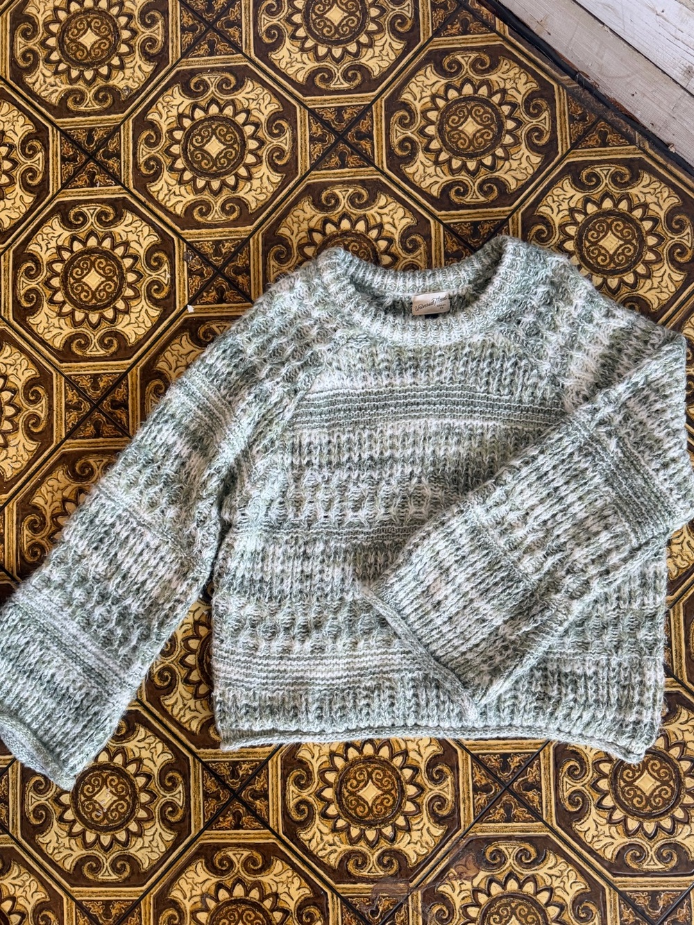 Universal Thread Heathered Sage Crewneck Sweater
